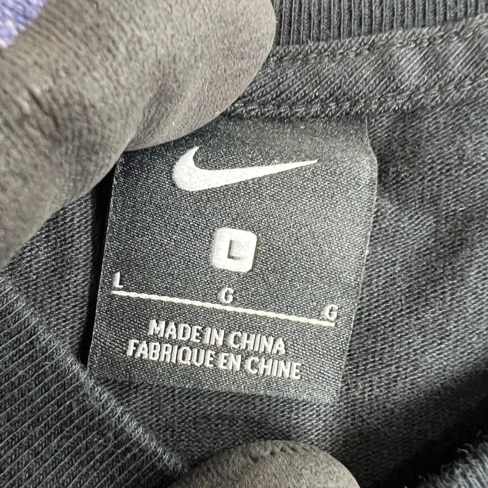 Nike Basketball Div 01 Chenille Swoosh T-Shirt Large Black City Exploration Mens
